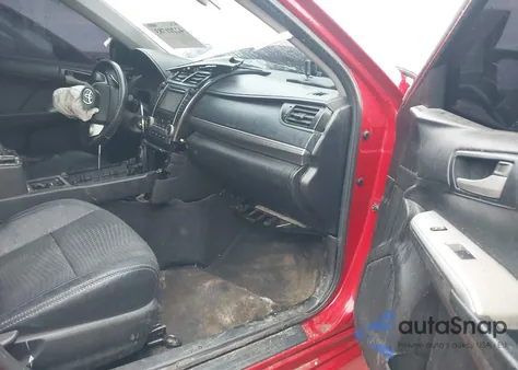 2014 Toyota Camry Se z USA, uszkodzony, nr VIN 4T1BF1FK0EU747857